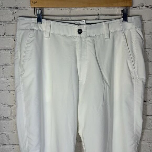 Under Armour Loose Fit White Golf Athletic Pants Tapered Leg size W36 x L30 - Picture 2 of 9